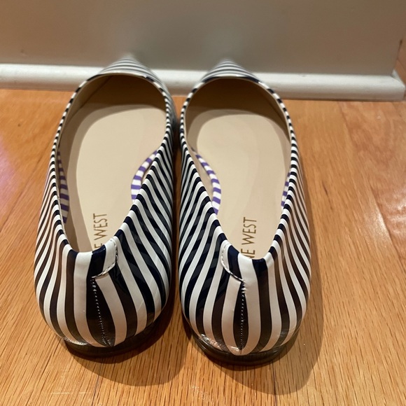 Nine West Navy and White Patent Flats Size 7 - Picture 4 of 5